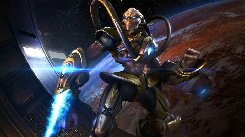 Egy Protoss meggyújtja pszionikus pengéjét egy bolygó felett a StarCraft promóciós művészetében