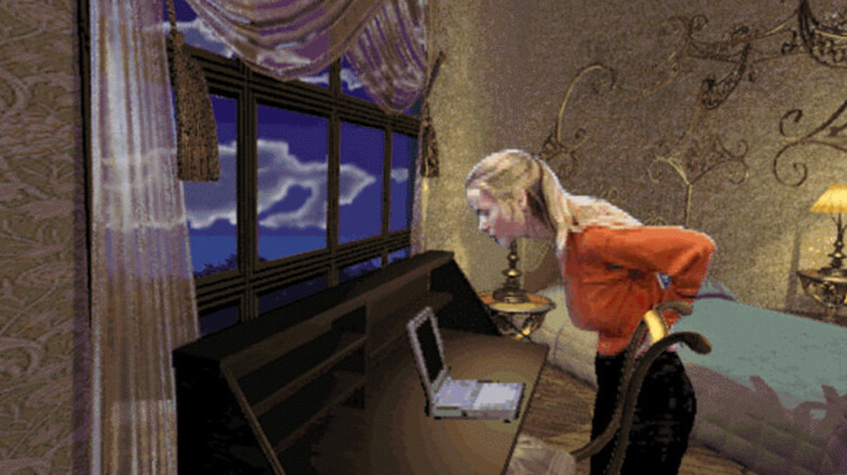 Adrienne Delaney egy laptopot vizsgál az ablak melletti asztalon Phantasmagoriaban