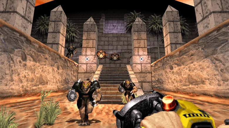 A Duke Nukem egy futurisztikus fegyvert céloz meg az idegenek megközelítésére a Duke Nukem 3D-ben