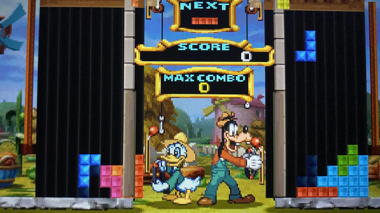 Donald kacsa és Goofy irányítják a leeső kockákat a Magical Tetris Challenge játékban