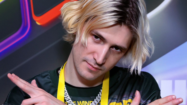 Felix Lengyel, más néven XQC, részt vesz a TwitchCon 2024 San Diego-n 2024. szeptember 21-én
