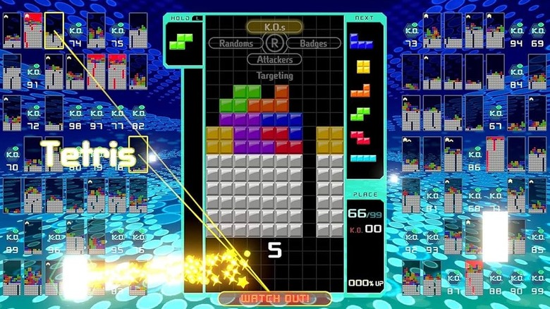 A játékost két rivális célozza meg, miközben Tetrisszel játszik a Tetris 99-ben