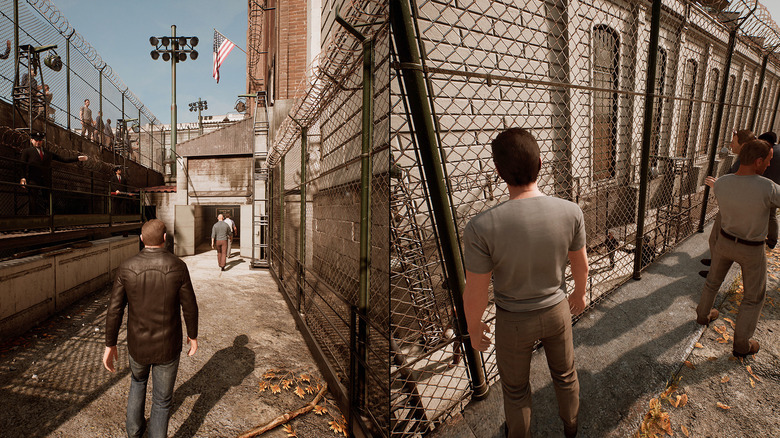 Vincent Moretti és Leo Caruso egy börtönudvar különböző részein állnak az A Way Out című filmben