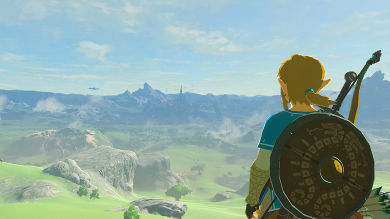 Link Hyrule-ra néz egy távoli kastélyra a The Legend of Zelda: Breath of the Wild-ban