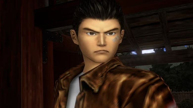 Ryo Hazuki komolyan néz, arcán kötszerrel Shenmue-ban