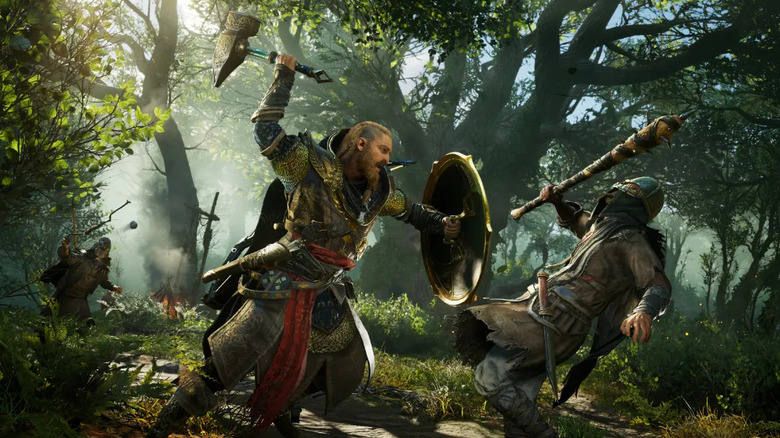 Eivor Varinsdottir megtámad egy harcost az erdőben az Assassin's Creed Valhallában