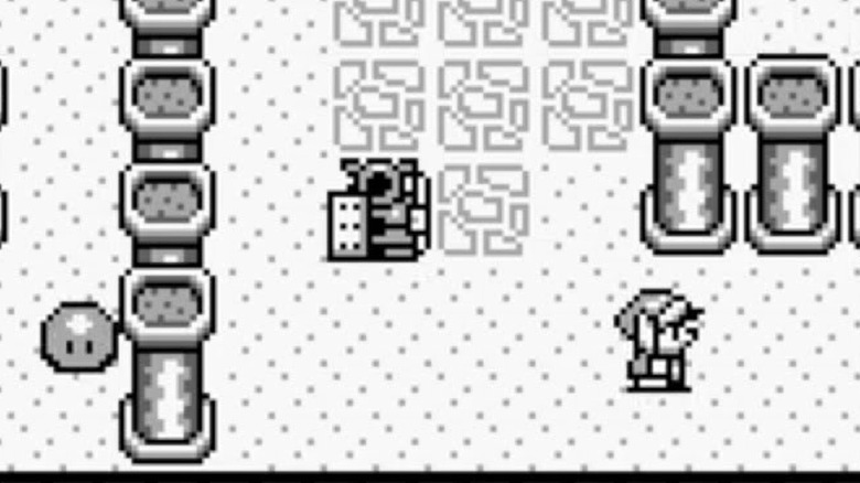Link oszlopok mellett sétál, mögötte egy páncélos szobor a The Legend of Zelda: Link's Awakeningben