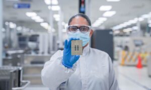 Az Intel részvényei megugrottak, miután a jelentés szerint a Google 3 millió AI chipet rendelt