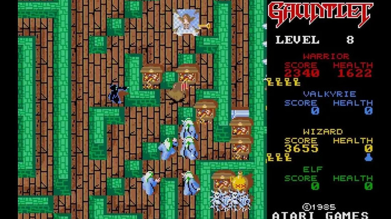 A kalandorok kincsesládákat zsákmányolnak, miközben gonosz varázslók özönlik el őket a Gauntletben (1985)