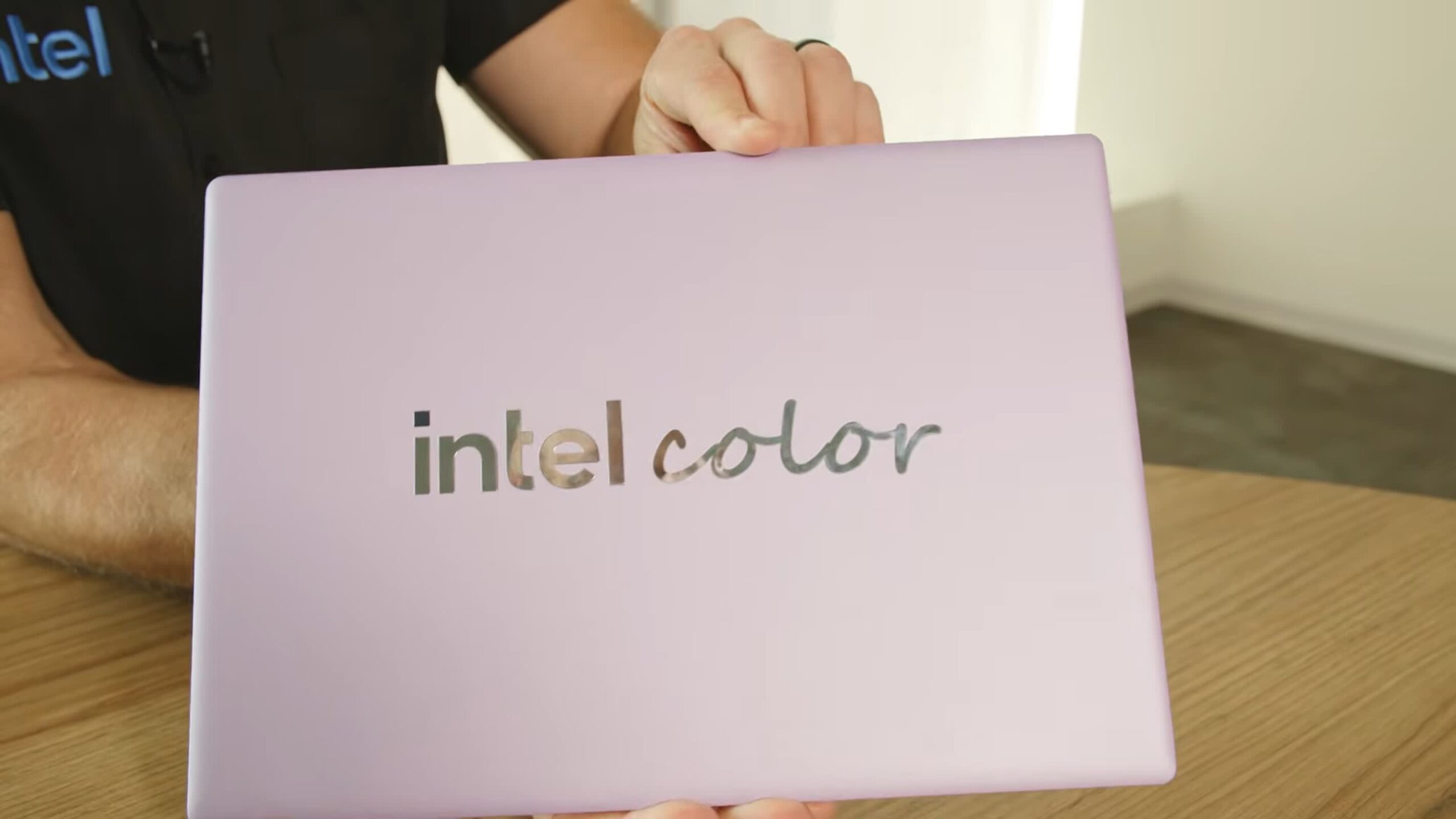 Az Intel Project Firefly okostelefon-alkatrészeket kölcsönöz egy jobb pénztárcabarát laptop elkészítéséhez