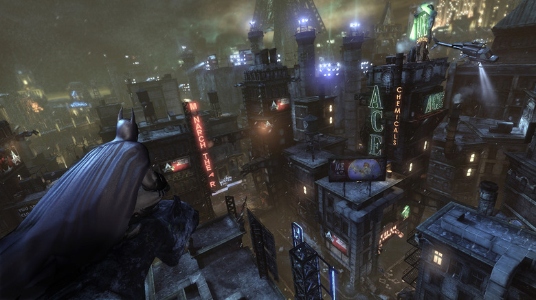 Batman Gotham Cityre néz a Batman: Arkham Cityben