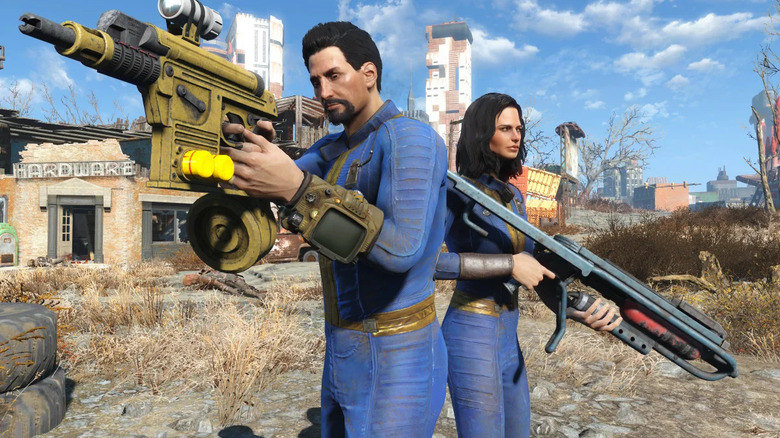 Két túlélő nagy futurisztikus fegyvereket tart a kezében a Fallout 4-ben