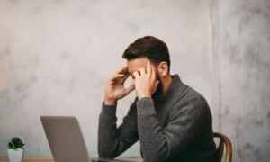 A mesterséges intelligencia csapdája, a magánéleti félelmek és a végtelen görgetés miatt az emberek beleszeretnek az internetbe