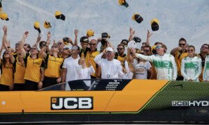 A JCB hidrogén-motoros autója, a Hydromax elérte a 406 mph-s rekordot Bonneville-ben