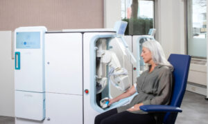 Az FDA jóváhagyja azt a robotot, amely emberi segítség nélkül képes megtalálni a vénát, behelyezni egy tűt és vért venni