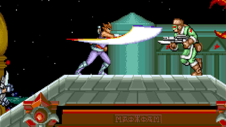 Strider Hiryu rávág egy rohamozó katonára a Striderben