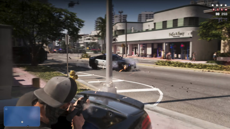 Jason Duval puskával lő egy rendőrautóra egy mozgó járműből a Grand Theft Auto 6-ban