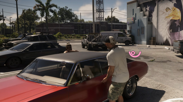 Jason egy autó zárját szúrja ki a Grand Theft Auto VI-ban