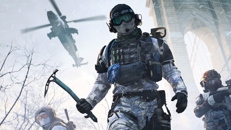 Egy katona jégcsákányt tart, miközben az osztagát vezeti a Battlefield 6-ban