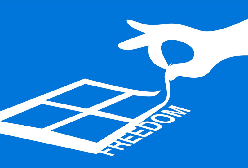 Laptop screen showing the Refund4Freedom website used to claim a Windows 11 license refund