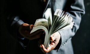 Arm szembesül a részvényesek visszavágásával Rene Haas vezérigazgató „túlzott” 800 millió dolláros fizetési csomagja miatt