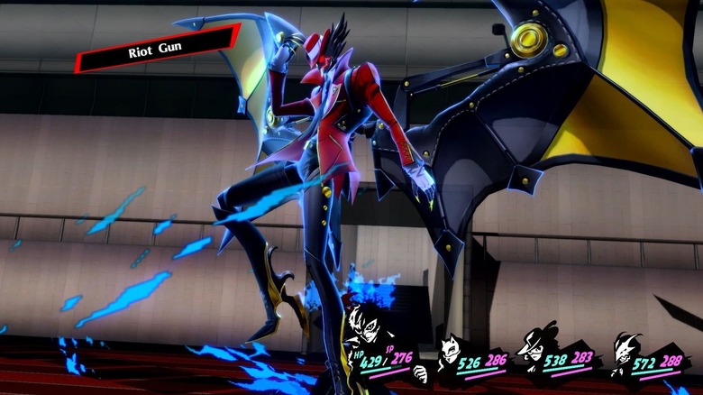 A Noir rohamfegyver használatára készül a Persona 5-ben