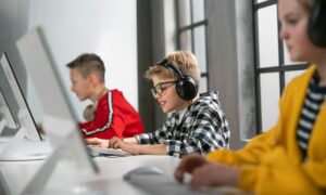 New York City betiltja a generatív mesterséges intelligenciát általános és középiskolás diákok számára
