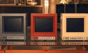 Az Unico Traveler ULW10 konzolokat rejteget egy retro képernyő mögé