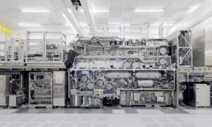Az ASML a 2033-at célozza meg a High-NA EUV nagyobb maszkokkal, ami 40%-os termelékenységnövekedést ígér.