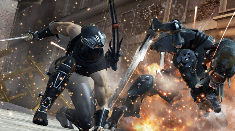 Ryu Hayabusa egy felrobbanó kibernetikus szörnyet vág le a Ninja Gaiden: Master Collection-ben