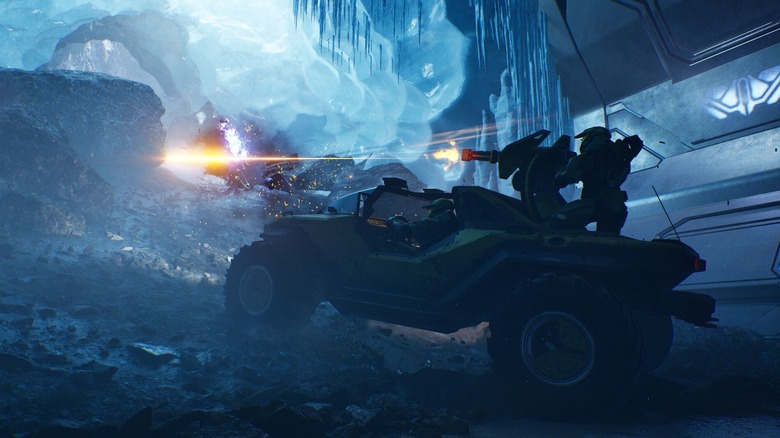 Master Chief vezetés és lövöldözés a Warthogból Halo: Campaign Evolved