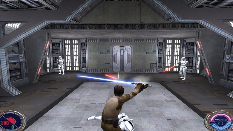 Jaden Korr a Star Wars Jedi Knight: Jedi Academyben fénykardjával elhárítja a rohamosztagosok robbanócsavarjait