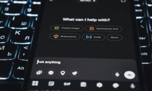 A British Columbia szerint az OpenAI megállíthatott volna egy iskolai lövöldözést, ezért pert indít emiatt