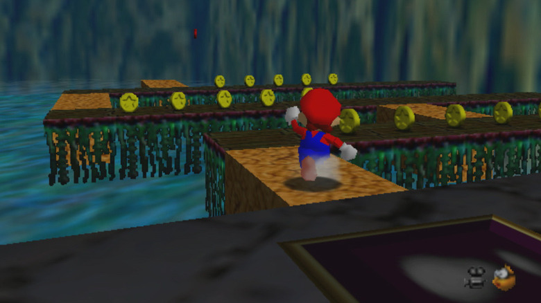 Mario a víz feletti platformokon fut át ​​a Super Mario 64-ben