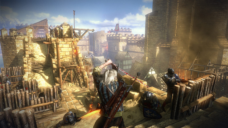 Geralt karddal harcol egy bástya tetején a The Witcher 2-ben