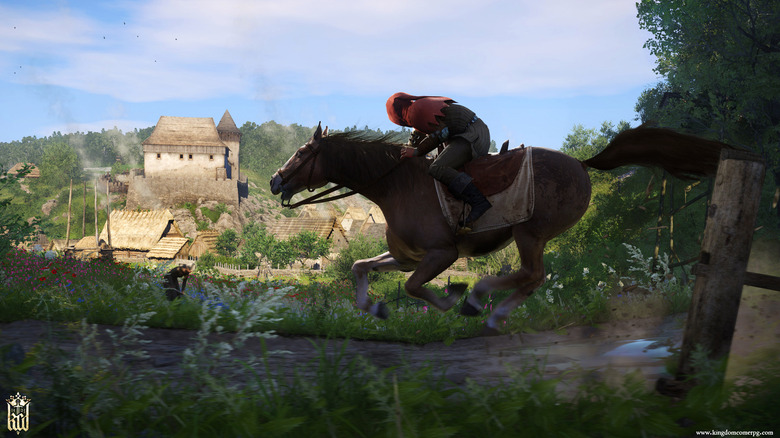 Henry lovon lovagol egy virágmezőn a Kingdom Come: Deliverance-ben