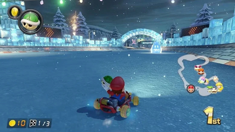 Mario zöld teknőspáncélt készít a Mario Kart 8 Deluxe játékban