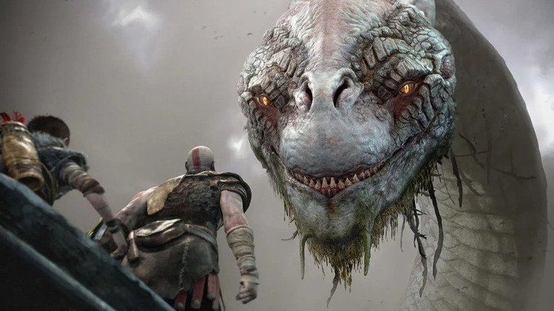 Atreus és Kratos egy nagy kígyóval néz szembe a God of War című filmben (2018)