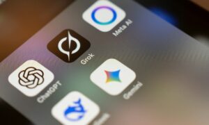 Az Anthropic, az OpenAI, a Google és a SpaceXAI pert indítanak, amelyben azt állítják, hogy a mesterséges intelligencia lassulása árt az előfizetőknek és megsérti a trösztellenes törvényeket
