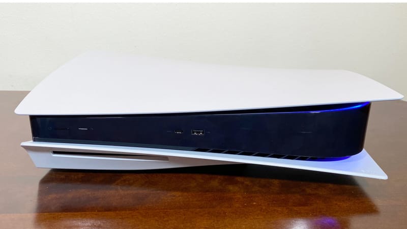 PlayStation 5 konzol, amely az új PS5 Relapse jailbreak firmware exploitját képviseli