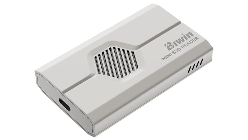 A BiWin Tiny CL 100 Mini SSD-je a Handheld Gaming 2-t célozza meg BiWin CL 100 Mini SSD chip egy érme mellett, hogy illusztrálja annak apró, 15 x 17 mm-es méretét