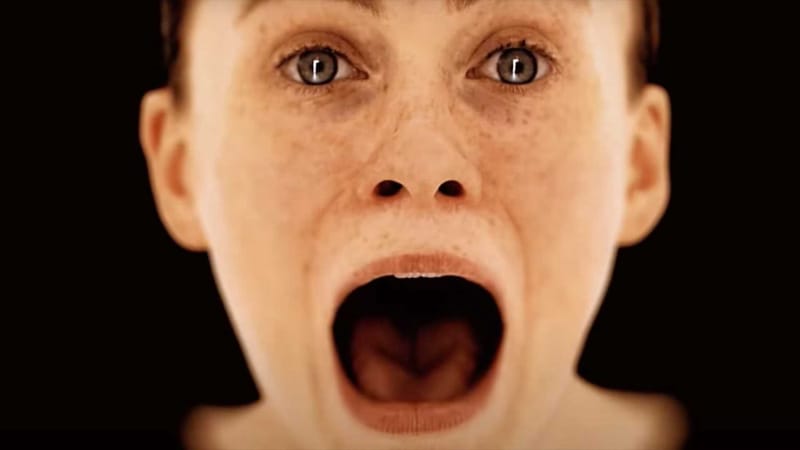 Képernyőkép a PT PC-portról, amely a sötét folyosót mutatja Hideo Kojima lemondott Silent Hills teaseréből