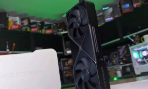 Ha RTX 5090-et vásárol a Micro Centertől, akkor alá kell írnia egy űrlapot, amelyben megígéri, hogy nem hagyja el az Egyesült Államokat