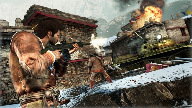 Nathan Drake egy gépkarabélyt céloz egy tankra az Uncharted 2: among Thieves játékban