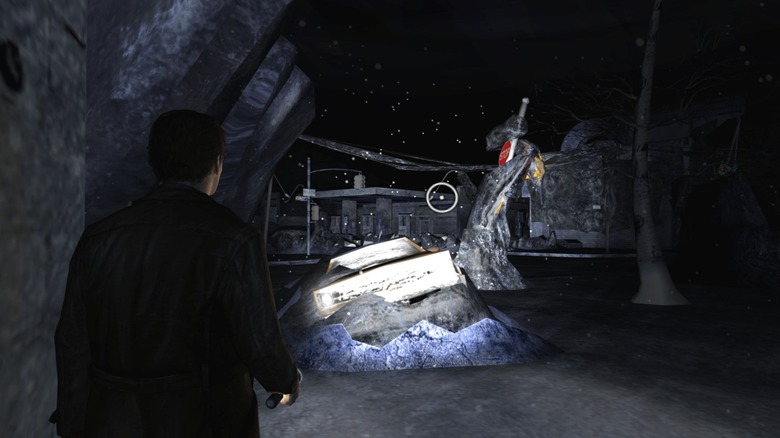 Harry zseblámpával fedezi fel a sötét tájat a Silent Hill: Shattered Memories című filmben