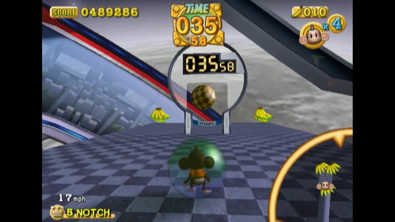 AiAi hamarosan teljesít egy szintet a Super Monkey Ball 2-ben a GameCube-on. Vegye figyelembe az időkorlátot és a banánt.