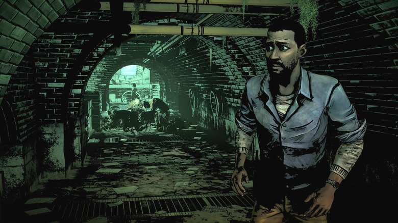 Lee Everett elsurran a zombik mellett a csatornában a The Walking Deadben