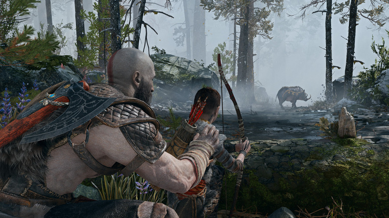 Kratos és Atreus egy vaddisznóra vadásznak íjjal és nyíllal