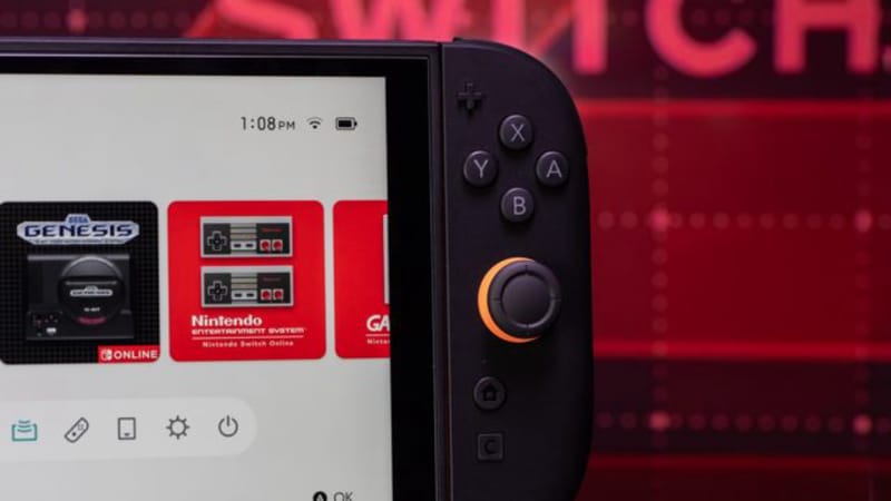 Az Xbox teszteli a hirdetések nélküli felhőalapú játékidőt Game Pass 2 nélkül Xbox-vezérlő egy képernyő mellett, amely az Xbox felhőalapú játékidő-streamelési lehetőségeit mutatja