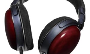 Az Audio-Technica ATH-AWX7000 fába csomagolja a zászlóshajó hangzást